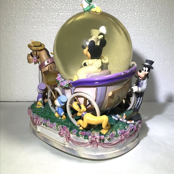 Disney Snow Globe,Just Married Mickey and Minnie Mouse. - Picture 8 of 12